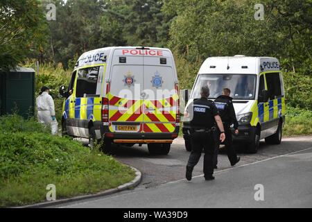 Police à un camping site près de Burghfield commun dans le Berkshire, à la suite du décès de Thames Valley Police officer Pc Andrew Harper, 28 ans, qui est mort à la suite d'un incident grave' à environ 23 h 30 le jeudi à proximité de l'A4 Bath Road, entre lecture et Newbury, au village de Sulhamstead dans le Berkshire. Banque D'Images