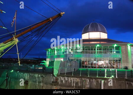 Vieux gréement RRS Discovery et V&A Museum Dundee Banque D'Images