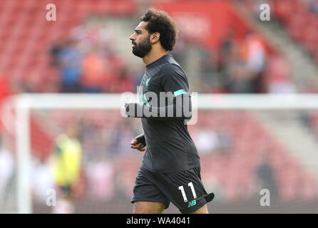 Mohamed Salah de Liverpool, l'échauffement avant le match au cours de la Premier League match à St Mary, Southampton. Banque D'Images