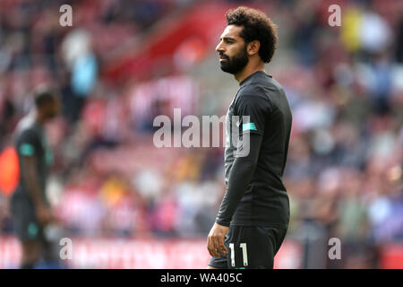 Mohamed Salah de Liverpool, l'échauffement avant le match au cours de la Premier League match à St Mary, Southampton. Banque D'Images