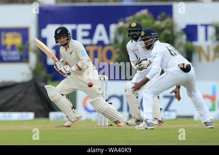 Galle, Sri Lanka. Août 17, 2019. Batteur de Nouvelle-Zélande BJ Watling (L) jouer a tourné pendant deux jours du premier test match entre le Sri Lanka et la Nouvelle-Zélande au stade international de Galle (photo de Isuru Peiris/Pacific Press) Credit : Pacific Press Agency/Alamy Live News Banque D'Images