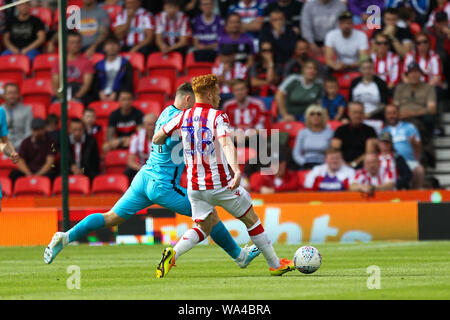 Stoke On Trent, Royaume-Uni. Août 17, 2019. Au cours de l'EFL Sky Bet Championship match entre Stoke City et Derby County au stade de bet365, Stoke-on-Trent, Angleterre le 17 août 2019. Photo par Jurek Biegus. Usage éditorial uniquement, licence requise pour un usage commercial. Aucune utilisation de pari, de jeux ou d'un seul club/ligue/dvd publications. Credit : UK Sports Photos Ltd/Alamy Live News Banque D'Images