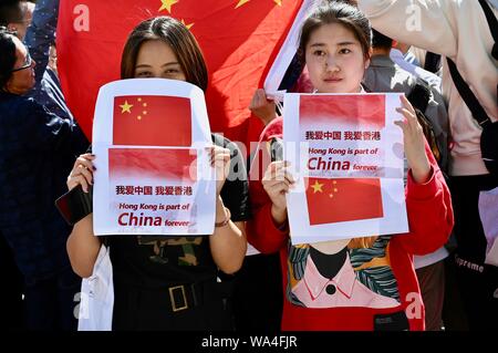 Rassemblement de solidarité de Hong Kong contre la protestation, Whitehall, Londres. UK Banque D'Images