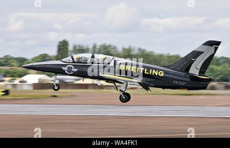 Breitling Jet Team Aero L-39C Albatros à l'atterrissage à l'Royal International Air Tattoo 2019 Banque D'Images