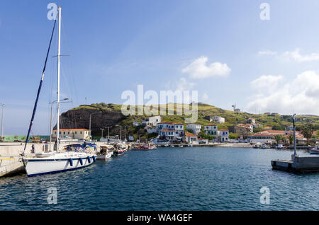 29 avril 2019 - Grèce - Agios Efstratios, vue sur le port pittoresque d'Ai Stratis island, Grèce Banque D'Images