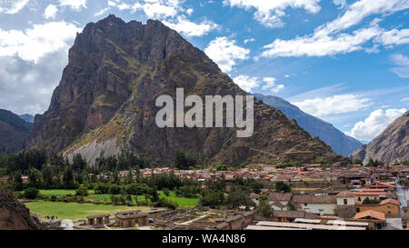 Ruines d'Ollantaytambo : ruines de signification religieuse en grande partie, la dernière et la plus importante des structures défensives de l'époque inca, la Vallée Sacrée des Incas Banque D'Images