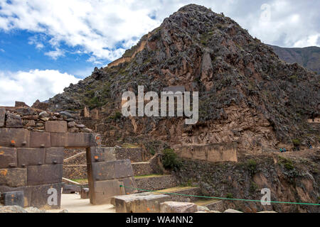 Ruines d'Ollantaytambo : ruines de signification religieuse en grande partie, la dernière et la plus importante des structures défensives de l'époque inca, la Vallée Sacrée des Incas Banque D'Images