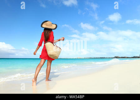 Vacances Dété Sac Sur La Plage De Mer Et Chaussures Dans