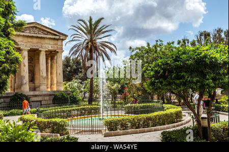 La Valette, Malte, le 16 juillet 2019. vue panoramique sur la partie supérieure des jardins Barrakka, ville de La Valette, Malte Banque D'Images