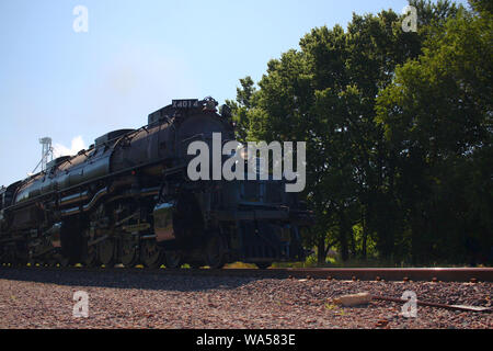 Le Moteur Vapeur De Locomotive Union Pacific Big Boy Passe Par Banque D'Images