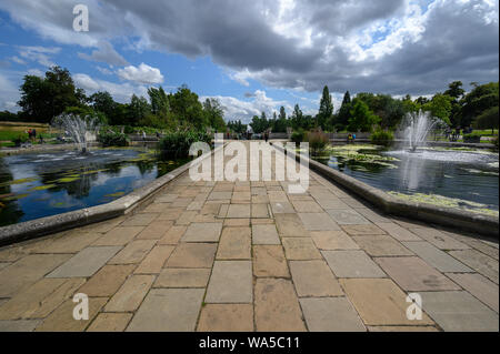 Les jardins italiens de Kensington Gardens - Londres Banque D'Images