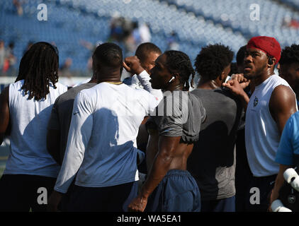 Aug 17 2019 ; Nashville TN, USA Tennessee Titans défensifs se réunir juste avant de quitter le terrain pendant la pré-match entre les New England Patriots et les Tennessee Titans et Nissan Stadium . (Obligatoire Crédit Photo : Steve Roberts/CSM) Banque D'Images