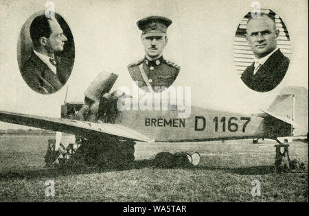 Cette photo date des années 1920. Le sous-titre suivant : d'abord faire l'ouest vol au dessus de l'Atlantique Nord. Ces trois aviateurs intrépides ont été les premiers à l'hop de l'Europe à l'Amérique. Dans le centre est grand Fitzmaurice, de l'État libre d'Irlande, de l'Armée de l'air sur la gauche est le Baron von Huenefeld, leader allemand du vol ; à droite est le capitaine Koehl, chef pilote, et un pilote de bombardement avec les forces allemandes pendant la guerre, ils ont sauté au large de Dublin, Irlande, le 12 avril, et a introduit le Bremen en toute sécurité sur l'Île Greenly, dans le détroit de Belle Isle, le 13 avril 1928. Banque D'Images