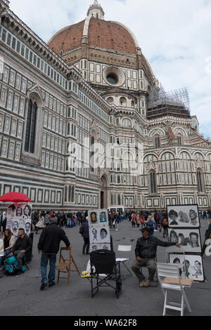 Florence, Italie - 23 avril 2017 - artistes de rue portraits tirage pour les touristes dans la Cathédrale plaza Banque D'Images