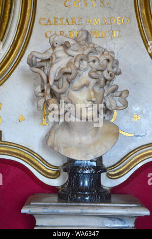 ROME, ITALIE - 6 avril 2016 : Buste de Méduse, travail en marbre du Bernin dans les musées du Capitole, Rome, Italie Banque D'Images