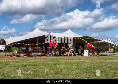 UK, Londres, Blackheath Common, 17-18 septembre 2019 août. L'Extinction d'un événement de la rébellion dans le sud-est de Londres ce week-end fait prendre conscience de l'augmentation du changement climatique mondial. Les militants ont des activités prévues à Blackheath Common pour protester contre le conseil et les investissements publics dans l'industrie des combustibles fossiles et ses effets sur la vie sur terre et dans les océans. Les deux jours de festival a inclus des discussions, haut-parleurs, musique live et des divertissements. Une nourriture (avec don volontaire) stall est servant nourriture Vegan à la foule. Le dimanche (18 Août) il y aura un "nouveau black death procession," où les manifestants Banque D'Images