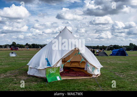 UK, Londres, Blackheath Common, 17-18 septembre 2019 août. L'Extinction d'un événement de la rébellion dans le sud-est de Londres ce week-end fait prendre conscience de l'augmentation du changement climatique mondial. Les militants ont des activités prévues à Blackheath Common pour protester contre le conseil et les investissements publics dans l'industrie des combustibles fossiles et ses effets sur la vie sur terre et dans les océans. Les deux jours de festival a inclus des discussions, haut-parleurs, musique live et des divertissements. Une nourriture (avec don volontaire) stall est servant nourriture Vegan à la foule. Le dimanche (18 Août) il y aura un "nouveau black death procession," où les manifestants Banque D'Images