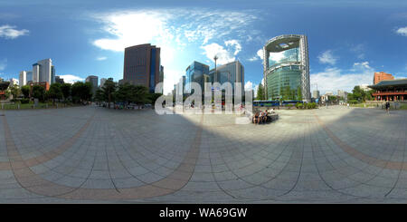 Vue panoramique à 360° de Séoul, Corée du Sud - 08 juillet 2019 : panorama 360 degrés transparente complète vue d'angle de Séoul centre ville. contenu VR skybox équirectangulaire pr sphérique.