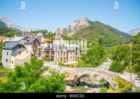 Vue d'ensemble. Bielsa, province de Huesca, Aragon, Espagne. Banque D'Images