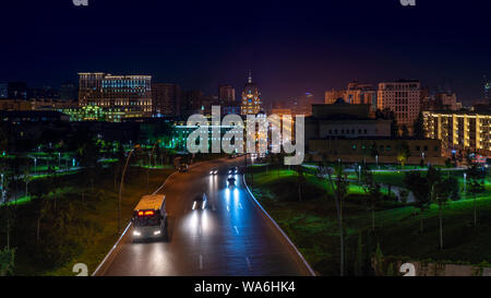 Baku, Azerbaïdjan 17 août 2019 les rues de la ville la nuit Banque D'Images