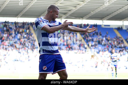 La lecture George Puscas célèbre après avoir marqué son deuxième but de côtés pendant le match de championnat à Sky Bet le stade Madejski, lecture. Banque D'Images