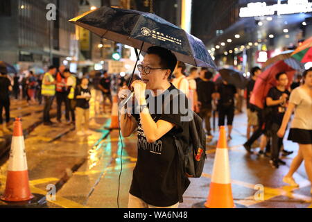 Hong Kong, Chine. 18 août 2019. Protestation contre l'extradition de Hong Kong. Des centaines de milliers de manifestants défilent dans l'île de Hong Kong. L'un des organisateurs demande que les protestataires à éviter d'aller au bureau de liaison de la Chine pour tenter d'éviter des affrontements avec la police Crédit : David Coulson/Alamy Live News Banque D'Images