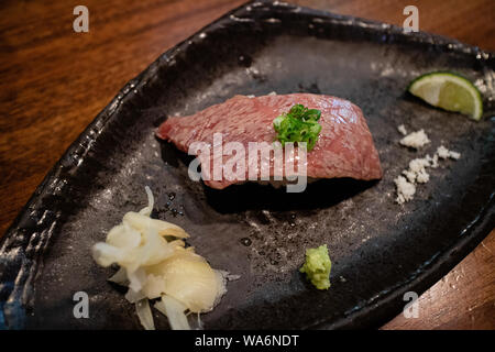 Capture d nikuzushi détaillées dans high-class restaurant japonais. Banque D'Images