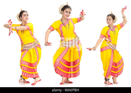 Plusieurs images d'une jeune femme qui exécute la danse Odissi Banque D'Images