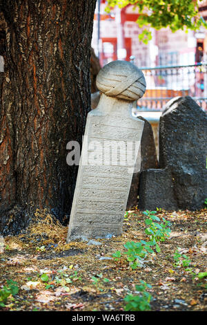 Ottoman historique pierres tombales dans un cimetière à l'Hamamonu, Ankara, Turquie. Banque D'Images