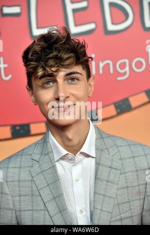 Cologne, Allemagne. 18 août 2019. L'acteur Lukas Rieger vient à la première du film ' ma vie de Lotta - Tous Bingo avec Flamingo ' dans la région de Cinedom Cologne . Le film commence sur 29.08.2019 dans les salles Photo : Horst Galuschka/dpa/Horst Galuschka Crédit photo : dpa dpa alliance/Alamy Live News Banque D'Images