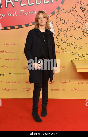 Cologne, Allemagne. 18 août 2019. L'actrice Laura Tonke vient à la première du film ' ma vie de Lotta - Tous Bingo avec Flamingo ' dans la région de Cinedom Cologne . Le film commence sur 29.08.2019 dans les salles Photo : Horst Galuschka/dpa dpa : Crédit photo alliance/Alamy Live News Banque D'Images