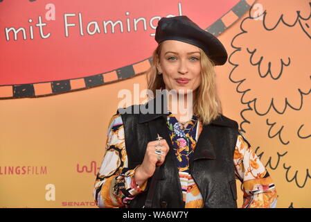 Cologne, Allemagne. 18 août 2019. L'actrice Caro Cult vient à la première du film "ma vie de Lotta - Tous Bingo avec Flamingo' dans la région de Cinedom Cologne. Le film commence sur 29.08.2019 dans les salles Photo : Horst Galuschka/dpa/Horst Galuschka Crédit photo : dpa dpa alliance/Alamy Live News Banque D'Images