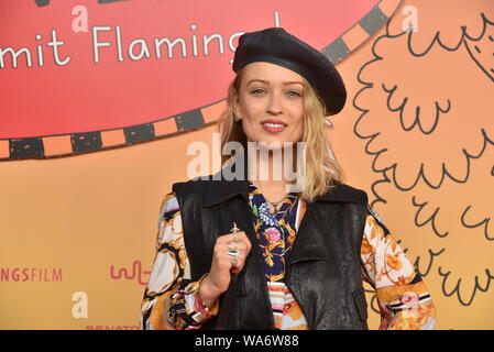 Cologne, Allemagne. 18 août 2019. L'actrice Caro Cult vient à la première du film "ma vie de Lotta - Tous Bingo avec Flamingo' dans la région de Cinedom Cologne. Le film commence sur 29.08.2019 dans les salles Photo : Horst Galuschka/dpa/Horst Galuschka Crédit photo : dpa dpa alliance/Alamy Live News Banque D'Images