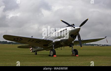 Curtiss-Wright P.40 'G-CIIO' sur l'aire à l'Flying Legends Airshow le 14 juillet 2019 Banque D'Images