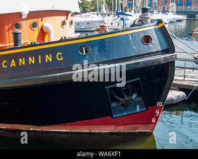 Le remorqueur de la conserve à quai dans le port de plaisance de Swansea. En dehors de la National Waterfront Museum de Swansea, Pays de Galles, Royaume-Uni. Banque D'Images
