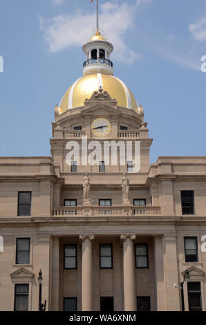 La LOI DU SUD : Palais de l'hôtel de ville dans le centre-ville historique de Savannah, Géorgie. Banque D'Images