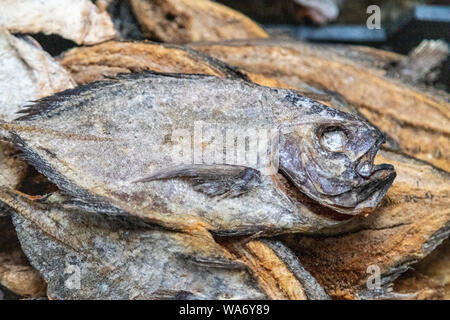 Le poisson séché sur un marché à Victoria, capitale des Seychelles Banque D'Images