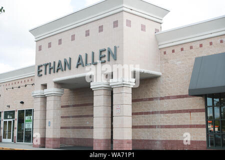 Princeton, New Jersey, le 3 août 2019 : Ethan Allen store extérieur et logo. Thomasville Furniture Industries est un fabricant de meubles en ligne Banque D'Images