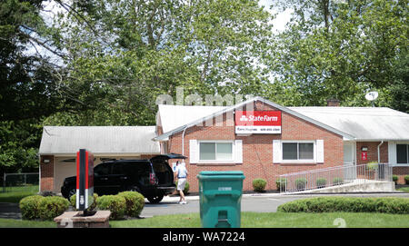 Princeton, New Jersey, USA, 23 juin 2019 : signe d'assurance State Farm et le logo. State Farm est un groupe américain de l'assurance et des services financiers comp Banque D'Images
