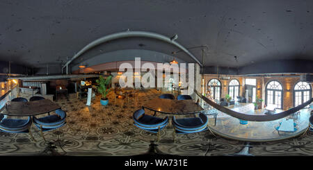 Vue panoramique à 360° de ANSAN, CORÉE DU SUD 4 juillet, 2019 : panorama 360 degrés transparente complète vue de l'intérieur de l'angle de la boutique. Restaurant, fleuriste, salle de billard. VR skybox cont