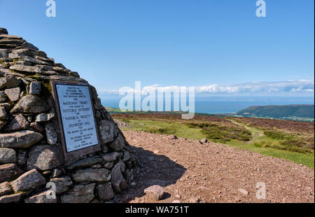 Le cairn au sommet de Dunkery Beacon - le point le plus élevé de Exmoor, entre Wheddon Cross et Porlock, Somerset Banque D'Images