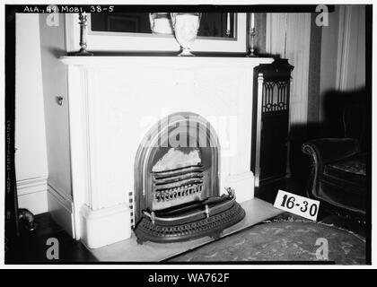 19. Les bâtiments historiques de l'enquête américaine O. N. Manning, photographe. 27 février, 1934. Salon (cheminée) - Le juge John Bragg House, 1906 Spring Hill Avenue, Mobile, Comté de Mobile, AL Banque D'Images