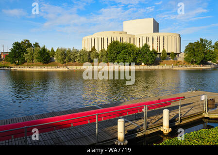 Bydgoszcz Pologne - 15 août 2019 : Opera Nova building dans la ville de Bydgoszcz à Rivière Brda Banque D'Images