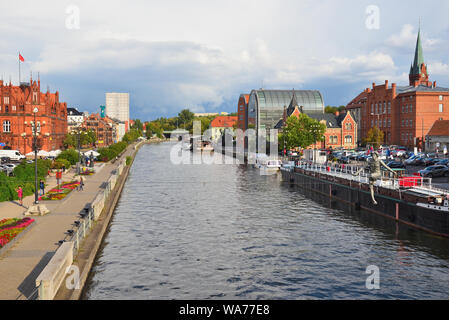 Bydgoszcz Pologne - 16 août 2019 : Rivière Brda paysage dans le centre-ville de Bydgoszcz Banque D'Images