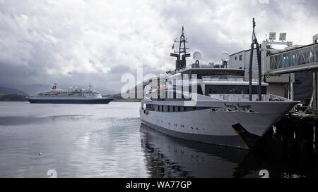 Variété Voyager, avec Black Watch, Loch Broom, Ullapool Banque D'Images