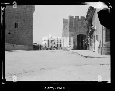 Les délégations de protestation arabe, des manifestations et des grèves contre la politique britannique en Palestine (suite à des perturbations ce qui précède [1929] émeutes). La porte de Jaffa à midi sans une âme en vue. À l'exception de la chaîne de gardes lointain Banque D'Images
