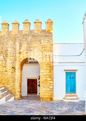 L'arc de la porte fermée, Arco de la Puerta Cerrada, dans le quartier juif de Vejer de la Frontera centre-ville. La province de Cádiz, Andalousie, espagne. Banque D'Images