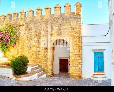 L'arc de la porte fermée, Arco de la Puerta Cerrada, dans le quartier juif de Vejer de la Frontera centre-ville. La province de Cádiz, Andalousie, espagne. Banque D'Images