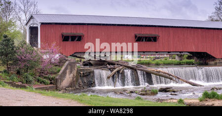 Bridgeton Indiana USA, 2 mai 2019, un double span burr arch bridge ..construit en 1868, ce pont a été reconstruit en 2006 après un incendie criminel fire Banque D'Images