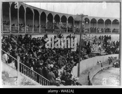 Corrida, Mexique : les spectateurs dans des peuplements Banque D'Images